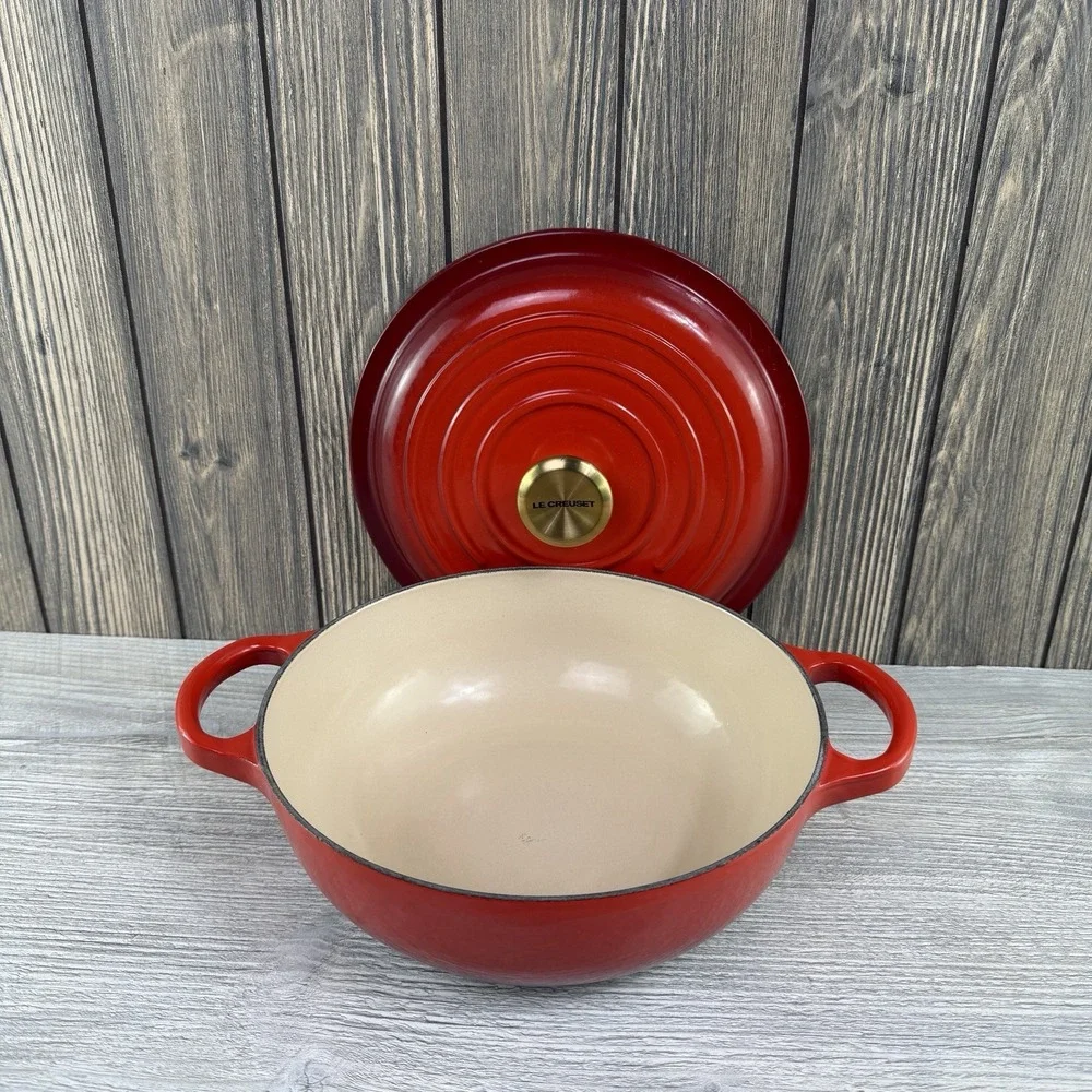 Le Creuset Signature Round Stew Pot 2.5 Qt Cerise Red Cast Iron 22cm Gold Knob